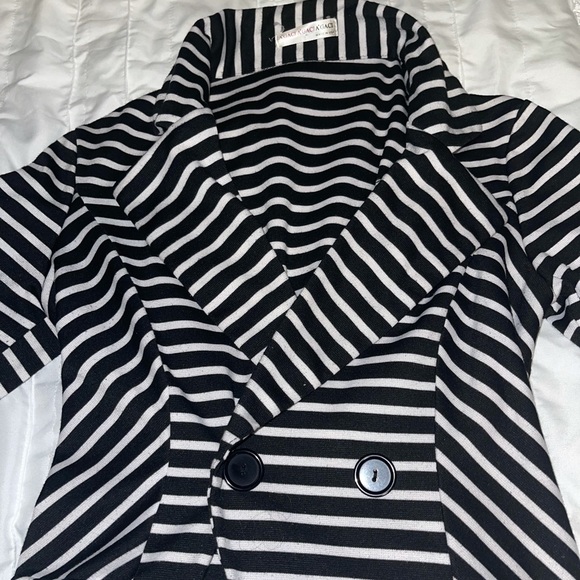 Black and white stripped peplum blazer - Picture 2 of 3